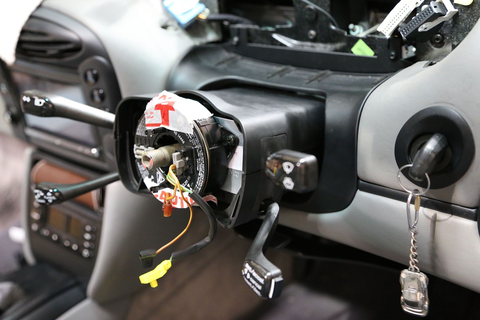 F87Z9C888BB Steering Wheel Mounted Cruise Control Switch Fits for Explorer  F-150 Ranger Mercury Mountaineer 1998-2004 Replace# F87A-9D809-BA 901-399  